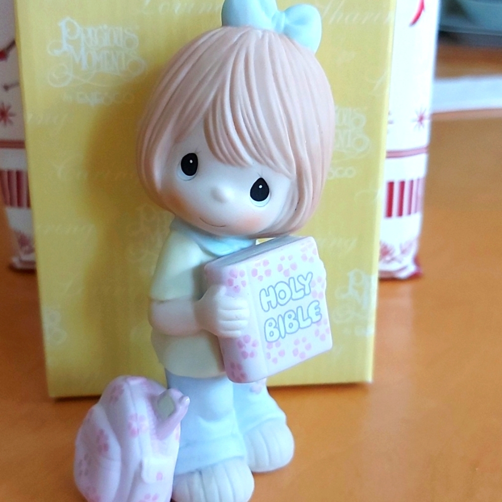 NIB Precious Moments Hold on to your Faith